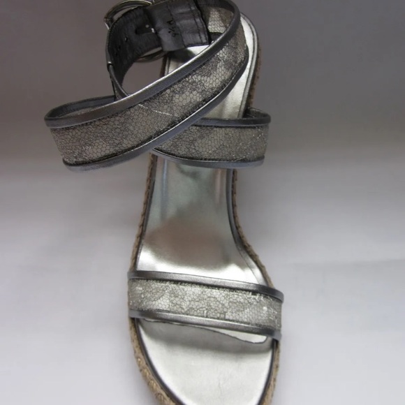 Stuart Weitzman Guipure
Lacy - Picture 4 of 7